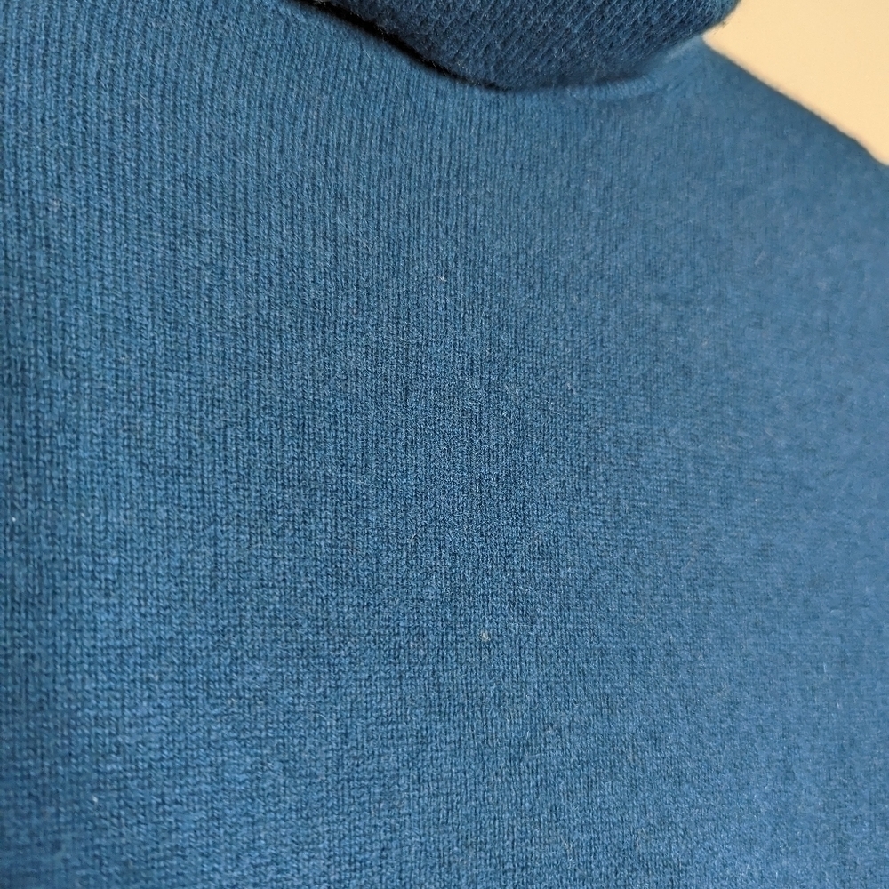 Neiman Marcus Teal Turtle Neck Cashmere Collection Sweater - Picture 8 of 8